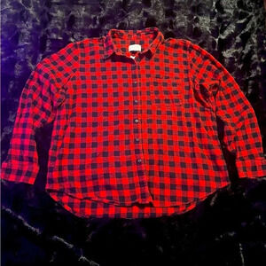 Universal Thread relaxed fit button down flannel red black plaid-size Large EUC